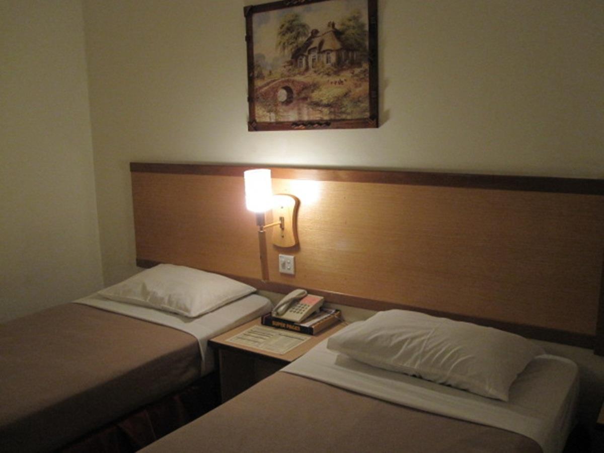 Hotel Sri Sutra - Sungai Buloh Petaling Jaya Exteriör bild